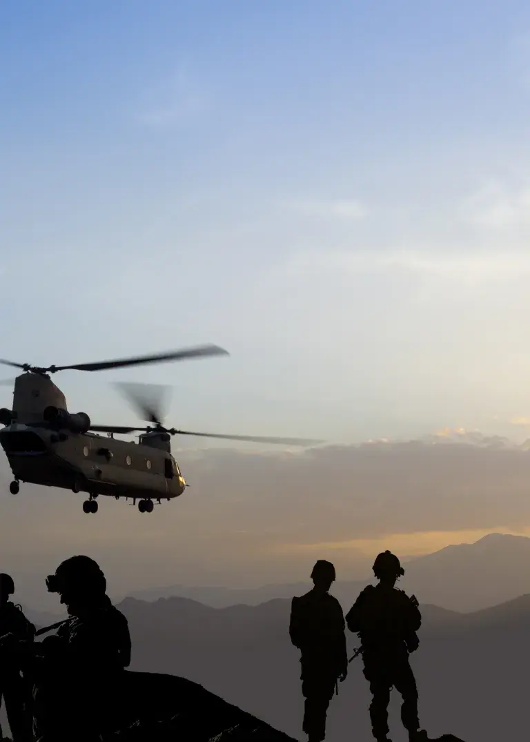 /Army%20people%20standing%20and%20seeing%20army%20helicopter